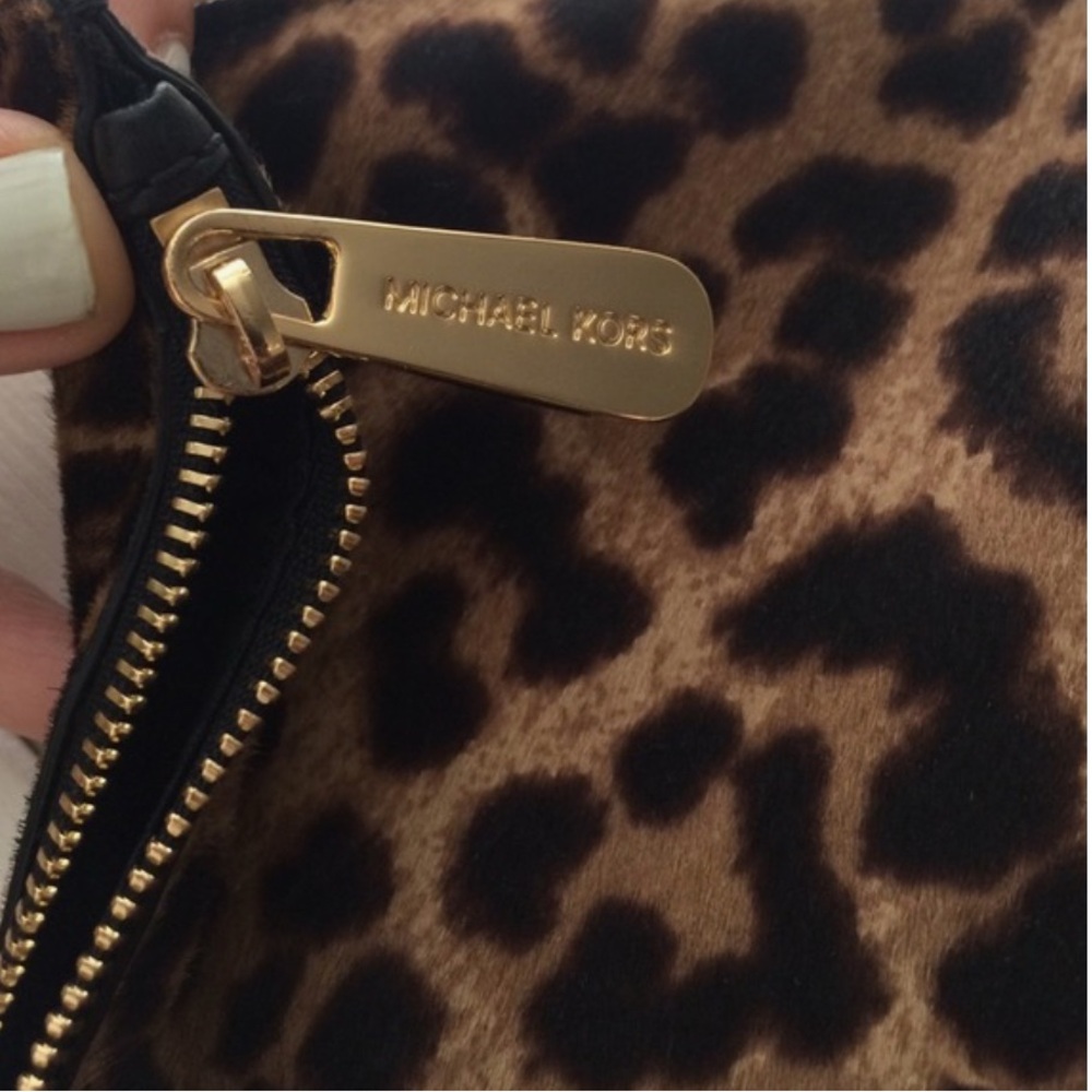 NWT Michael Kors Bedford Calf hair leopard print rectangular oversized wristlet - Picture 3 of 8